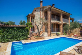 Sunny haven apartment with direct access to the pool